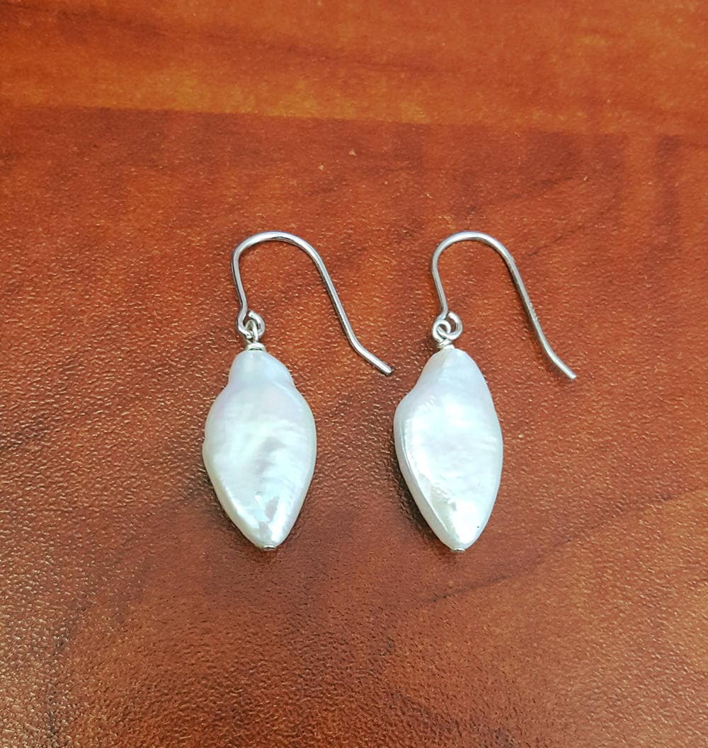 Schillernde Süßwasser Perlen Hängeohrringe Diamant-Form | 20 X 10 Mm von JewelryDealsGalore