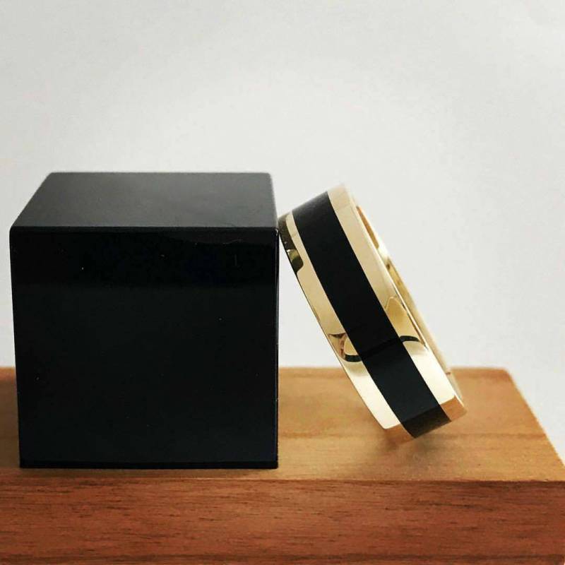 Herren Ehering. Goldring Mit Emaille. Ehering Herren. Schwarzer Für Ihn von JewelryEscorial