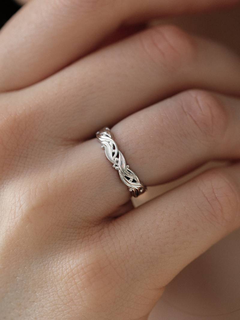 Trauring Aus Weißgold. Blumen Ring Unikat. Blatt Und Ranke Als Ring. Stapelring Mit Spitze. Vintage Brautring. Damen Trauring von JewelryEscorial