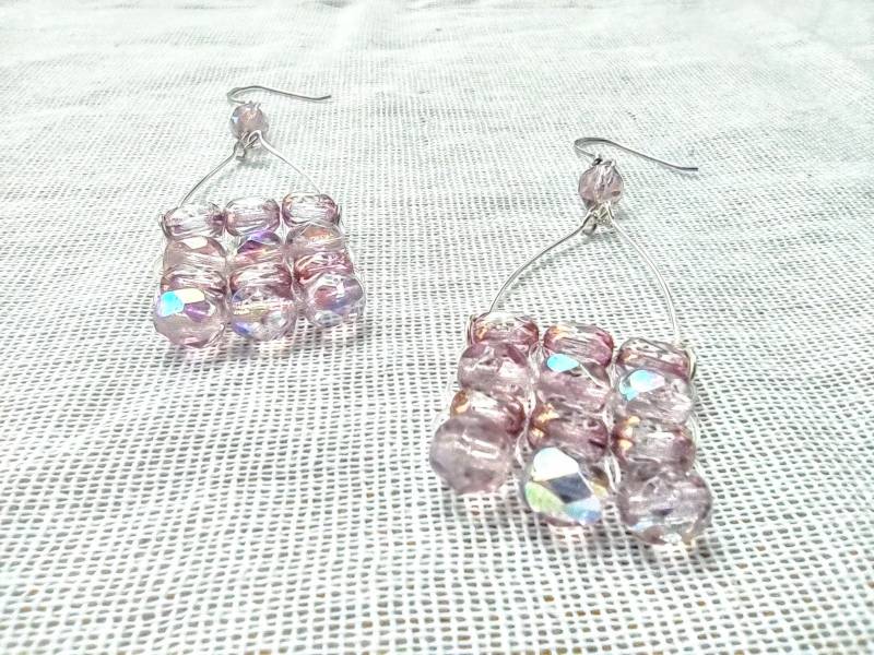 Quadrat Stitch Ohrringe. Handgefertigt. Leicht Lila Glasohrringe. Funkelnde Sterling Silber Perlen Quadrat Stitch Ohrringe. Handgefertigt. Leicht Lila Glasohrringe. Funkelnde Sterling Silber Perlen von JewelryFromVenus