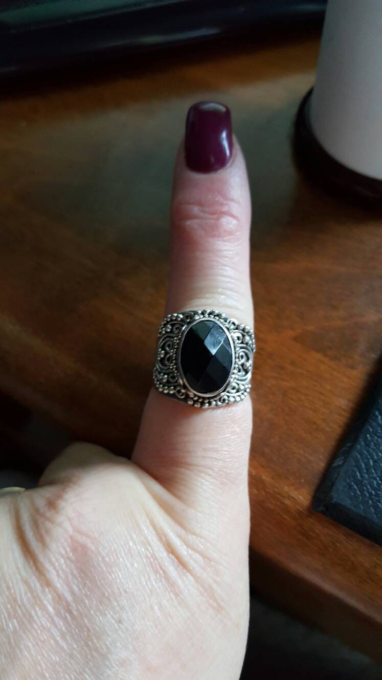 Suarti Bali Sterling Silber Facettierter Schwarzer Onyx Bead Ball Detail Design Cocktail Ring - Größe 8-Af von JewelryGaloreGifts