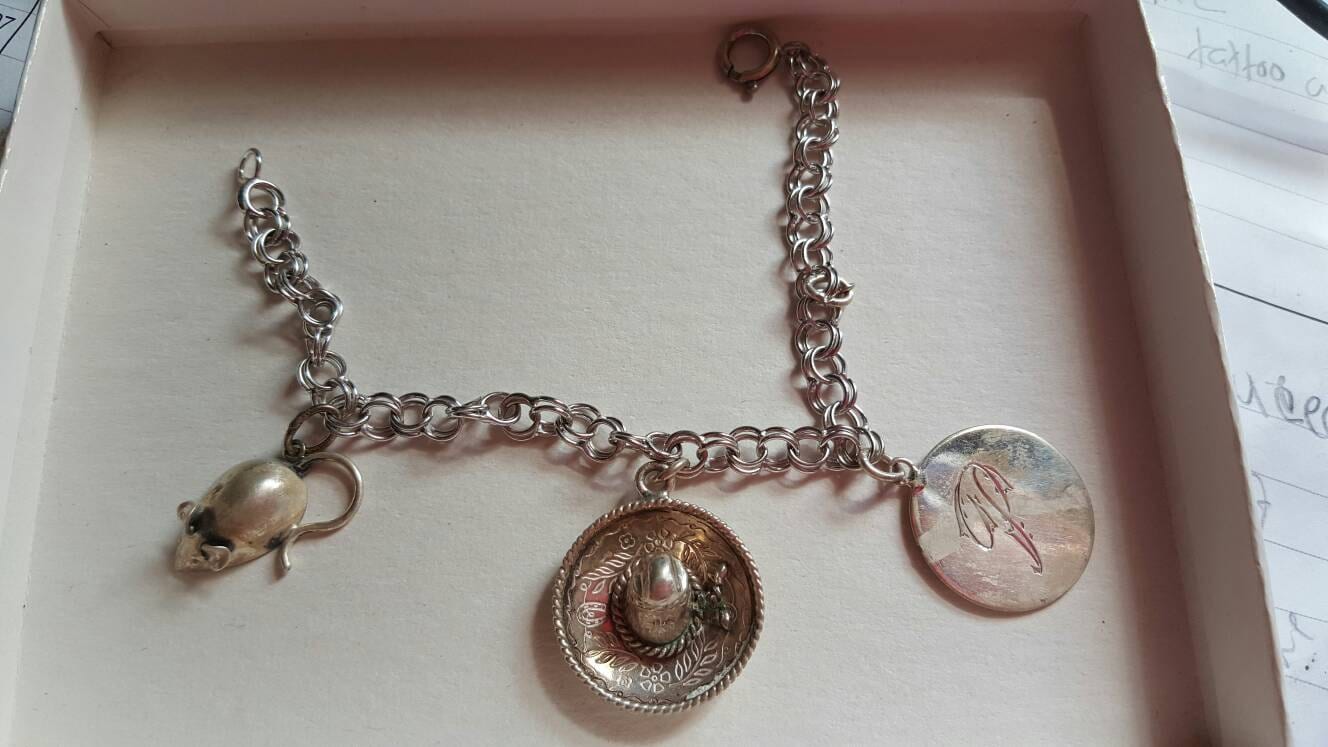 Vintage Sterling Silber Armband Mit 3 Charms Vintage Sterling Silber Armband Mit 3 Charms von JewelryGaloreGifts