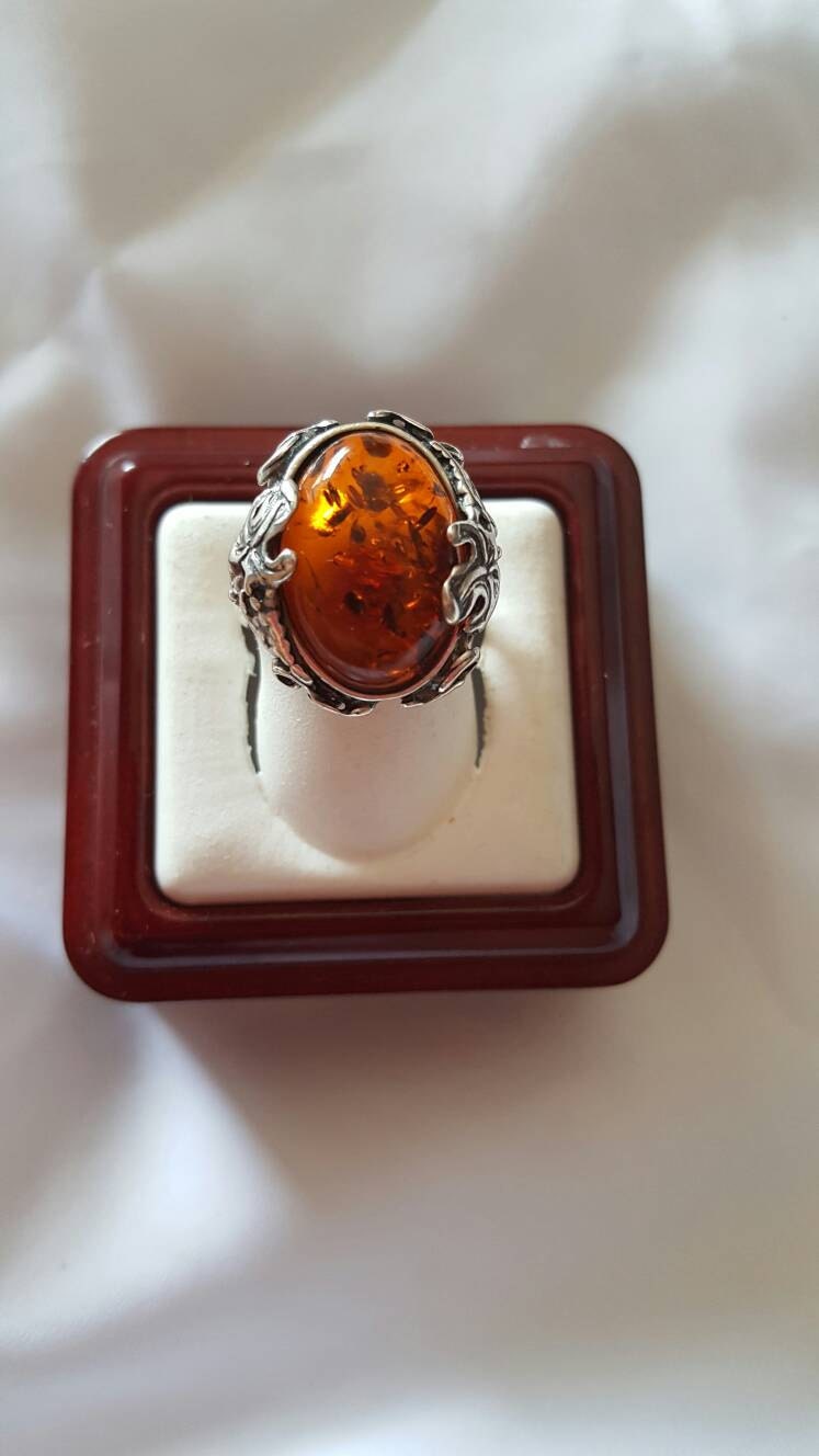 Vintage Sterling Silber Bernstein Stein Ring - Signiert Polen V-8 Größe 8 Vintage Sterling Silber Bernstein Stein Ring - Signiert Polen V-8 Größe 8 von JewelryGaloreGifts