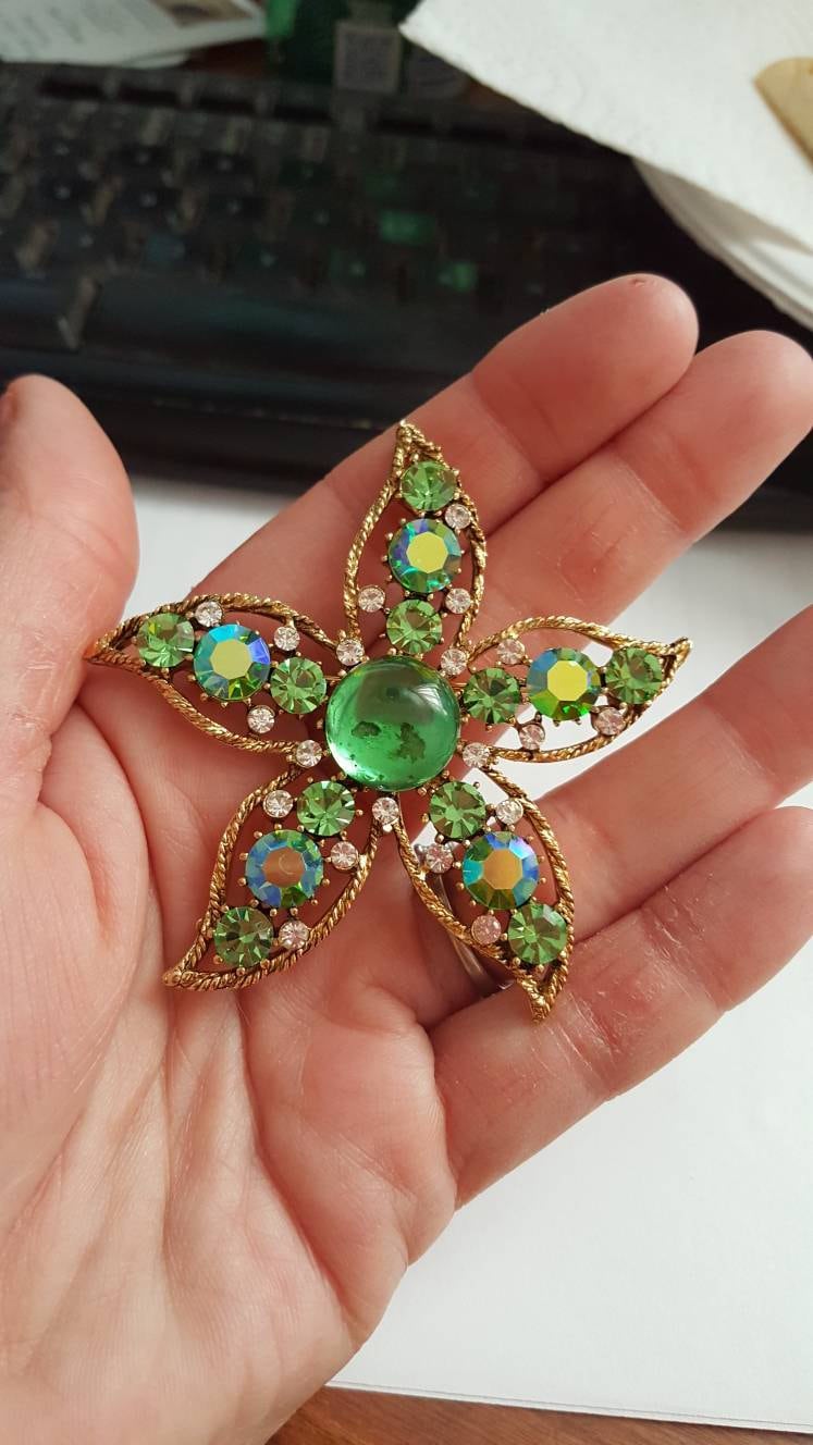 Vintage Weiss Blau Grün Sea Foam Strass Stern Fisch Brosche Pin-Ps Vintage Weiss Blau Grün Sea Foam Strass Stern Fisch Brosche Pin-Ps von JewelryGaloreGifts