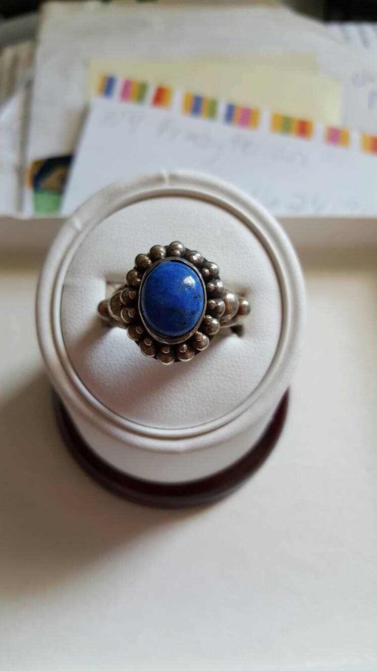 Wunderschöner Handgefertigter Schwerer Sterlingsilber-Ring Mit Blauem Lapisstein - Größe 10 Wunderschöner Handgefertigter Schwerer Sterlingsilber-Ring Mit Blauem Lapisstein - Größe 10 von JewelryGaloreGifts