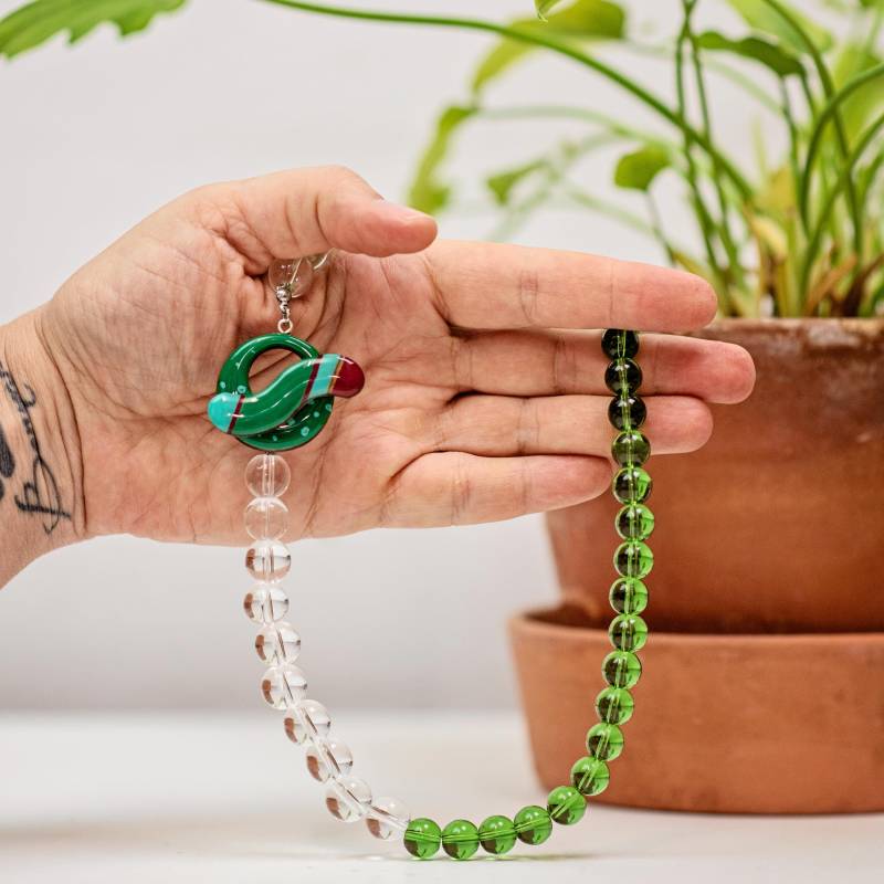 Grün Perlen Toggle Halskette, Klobiger Statement Schmuck von JewelryKatMade