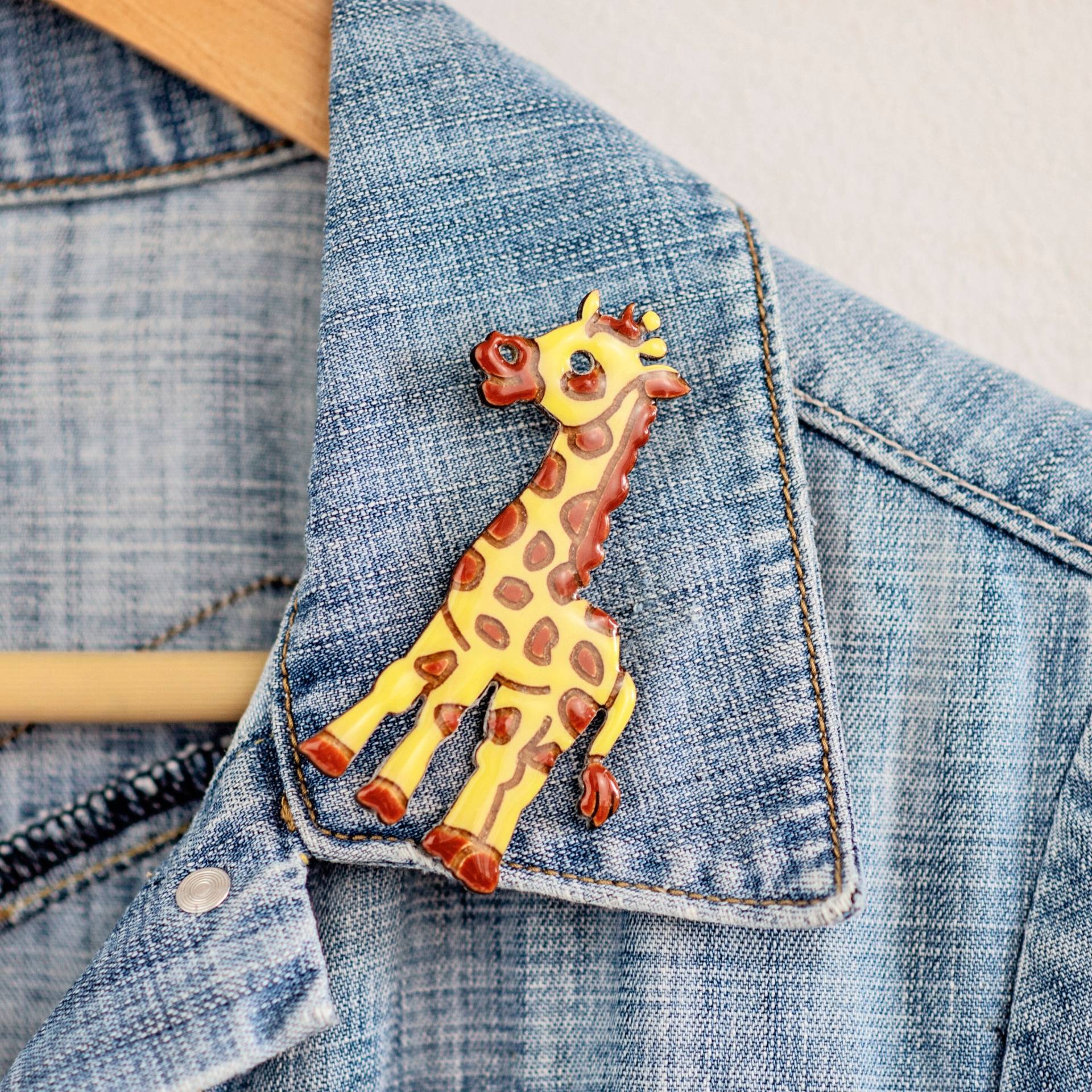 Handgemachte Giraffe Brosche Schmuck Geschenk Für Mitarbeiter, Trendy Natur Broschen Frauen, Tier Schal Pin, Herren Revers Pin von JewelryKatMade
