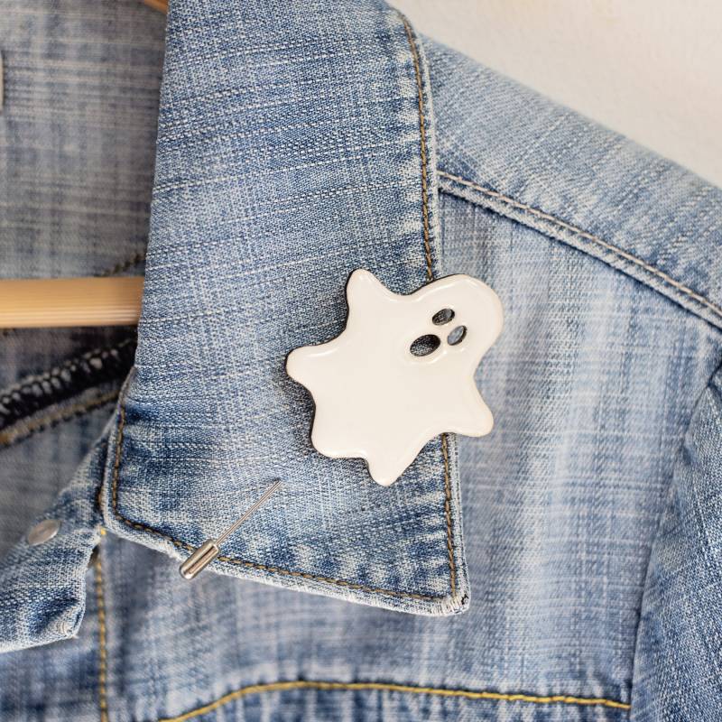 Weißer Geist Brosche Für Gruselige Halloween Saison, Niedliche Schmuck von JewelryKatMade