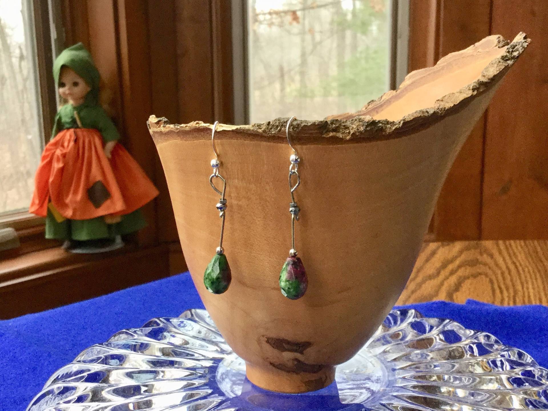 Baumeln Ohrringe/Weihnachtsschmuck/Weihnachtsschmuck/Rot Grüner Rubin Zoisit Facettierter Tropfen/sterling Silber Ohrhaken, Perle/Silber Kristall von JewelryLoveRocks