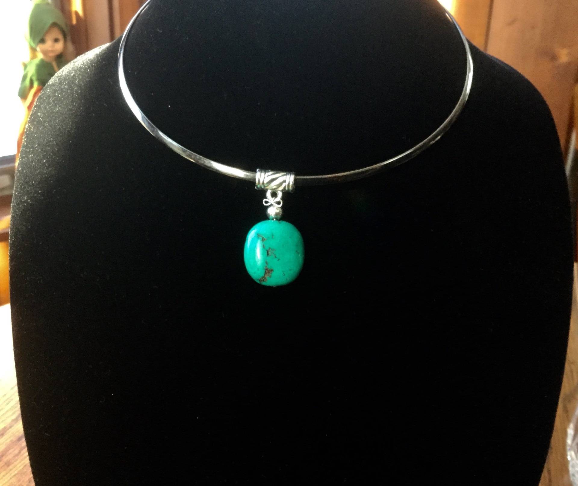 Türkis Anhänger, Echte Ovale Chunky Blau Grün Türkis Runde Silberperle, Eine Silberne Schleife Akzente Durch Silber Gravierte Schlauchschlaufe von JewelryLoveRocks