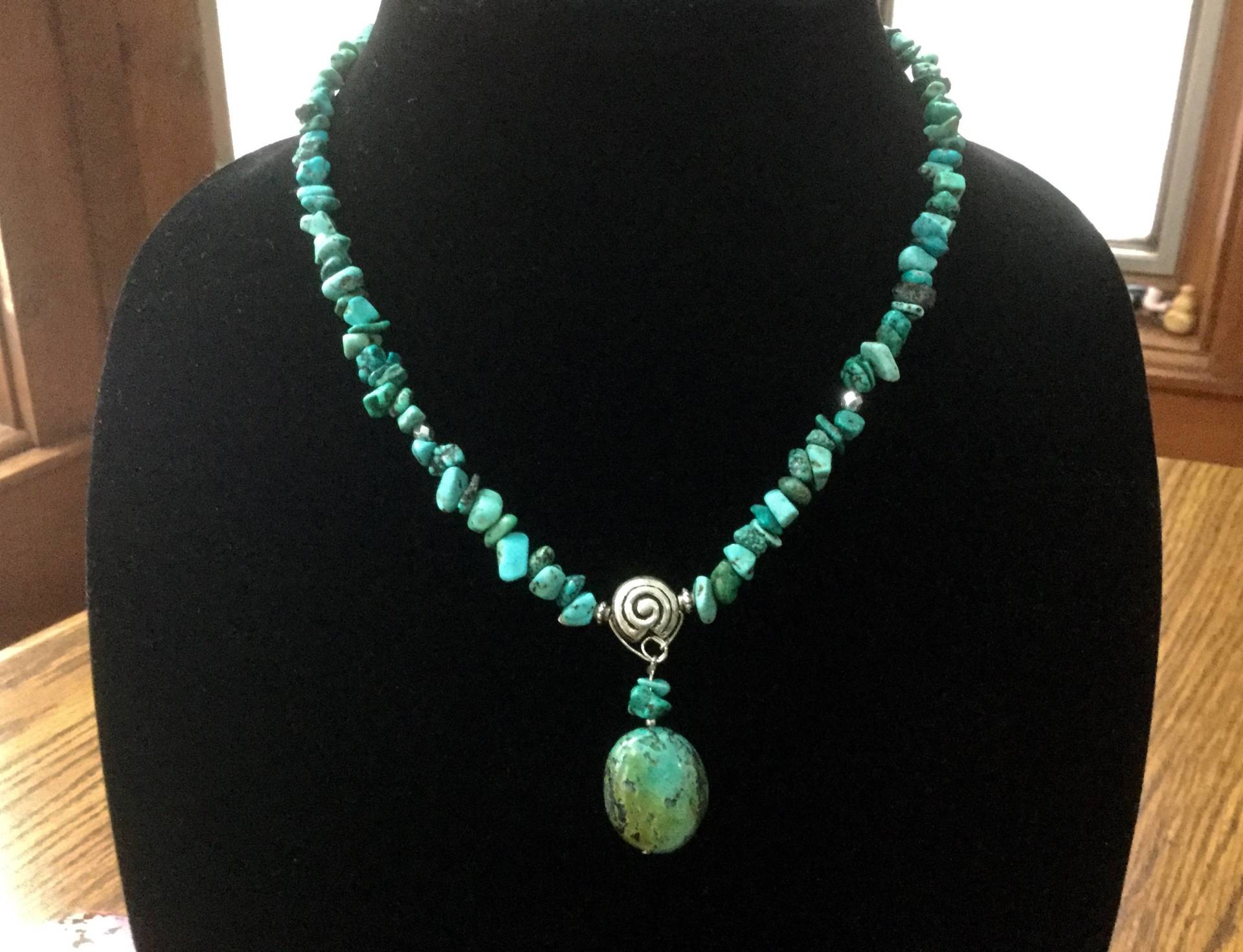 Türkis Kette/Türkis Anhänger/Blau Türkis Kette/Ovaler Anhänger/Türkis Kette Mit Silberperlen, Nautilus Akzente von JewelryLoveRocks