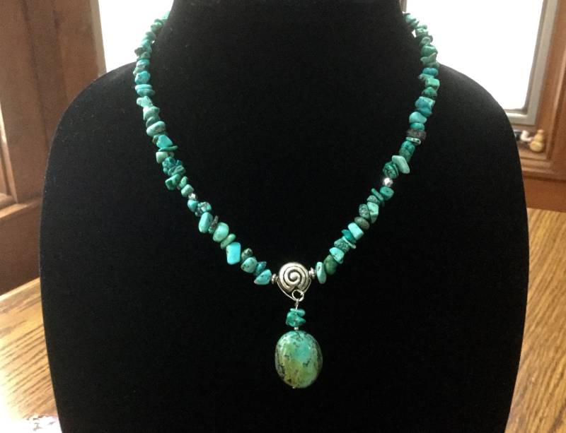 Türkis Kette/Türkis Anhänger/Blau Türkis Kette/Ovaler Anhänger/Türkis Kette Mit Silberperlen, Nautilus Akzente von JewelryLoveRocks