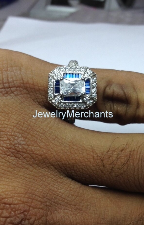 Art Deco Verlobungsring Im Smaragdschliff 2.75Ct Lab Saphir, Massiv 925 Sterlingsilber von JewelryMerchants