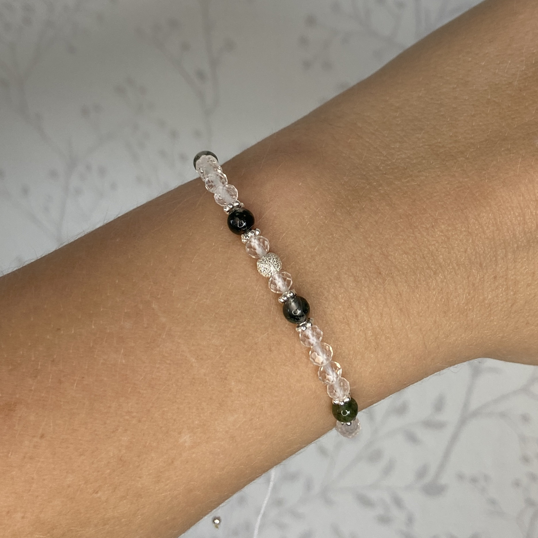 Clarity | Moosachat Bergkristall 4mm Facettiertes Filigranes Edelsteinarmband Makramee 925 Sterling Silber Clarity | Moosachat Bergkristall 4mm Facettiertes Filigranes Edelsteinarmband Makramee 925 Sterling Silber von JewelryOfNani