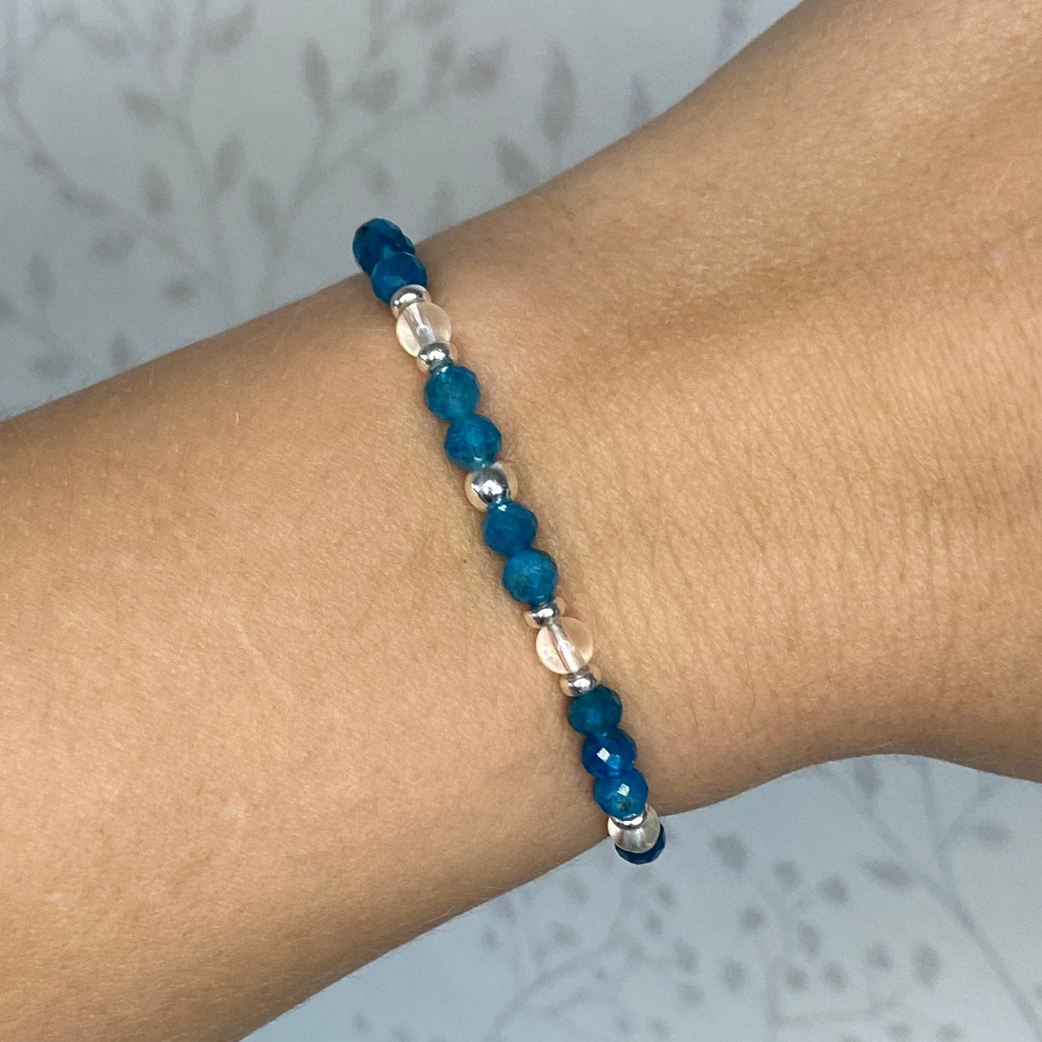 Motivation | Apatit Bergkristall 4mm Facettiertes Filigranes Edelsteinarmband Makramee 925 Sterling Silber Motivation | Apatit Bergkristall 4mm Facettiertes Filigranes Edelsteinarmband Makramee 925 Sterling Silber von JewelryOfNani