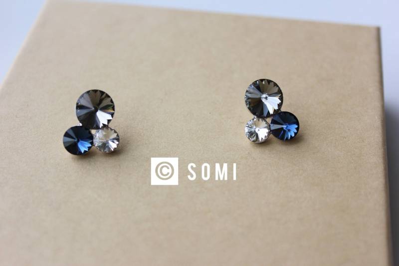 Ohrringe Swarovski Kristall Ohrstecker Mit Schwarz-Blau-Klarer Farbe Ohrringe Swarovski Kristall Ohrstecker Mit Schwarz-Blau-Klarer Farbe von JewelrySOMI