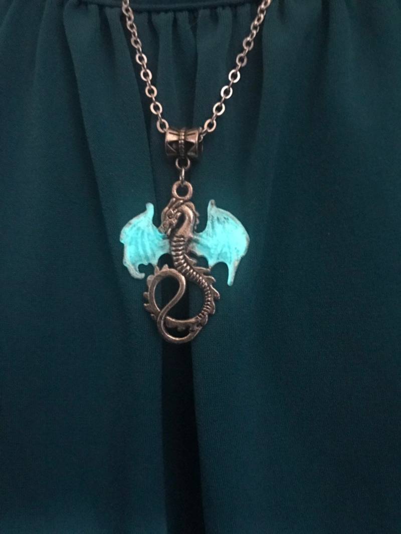 Glow in The Dark Dragon Halskette Glow in The Dark Dragon Halskette von JewelryStuffs