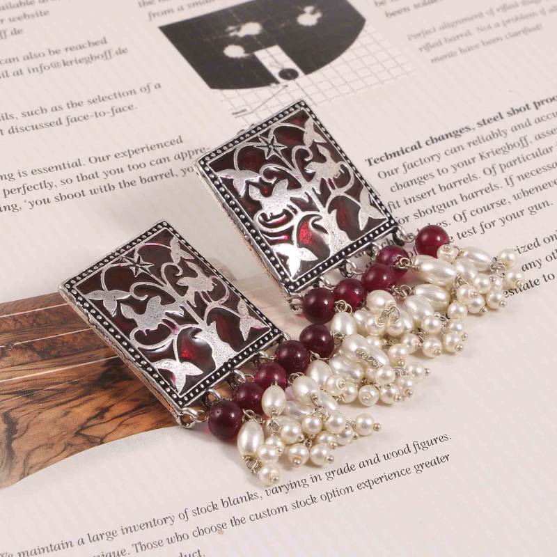 Oxidierte Versilberte Jhumka Ohrringe Bollywood Perle Im Meenakari Design von JewelryTrack