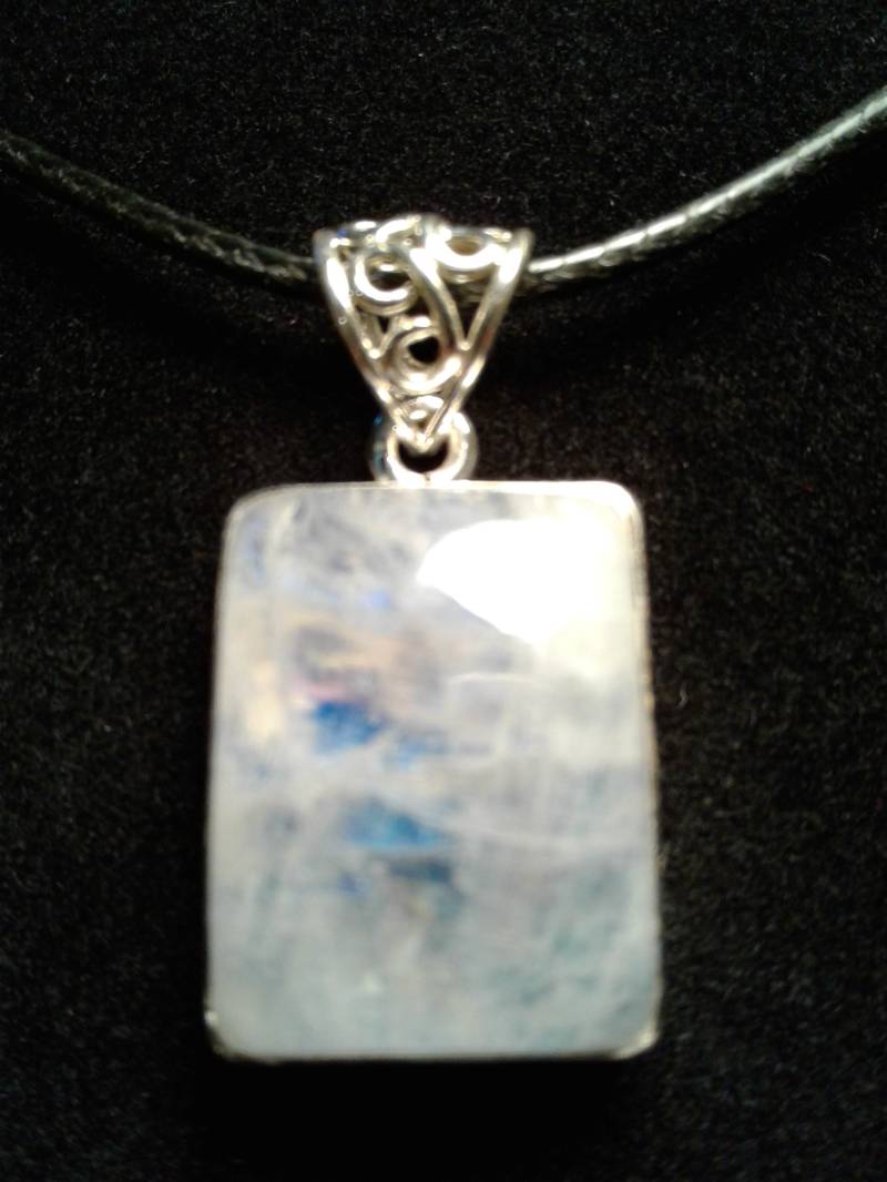 Blaue Regenbogen Mondsteinanhänger Blaue Regenbogen Mondsteinanhänger von JewelryTreeShop