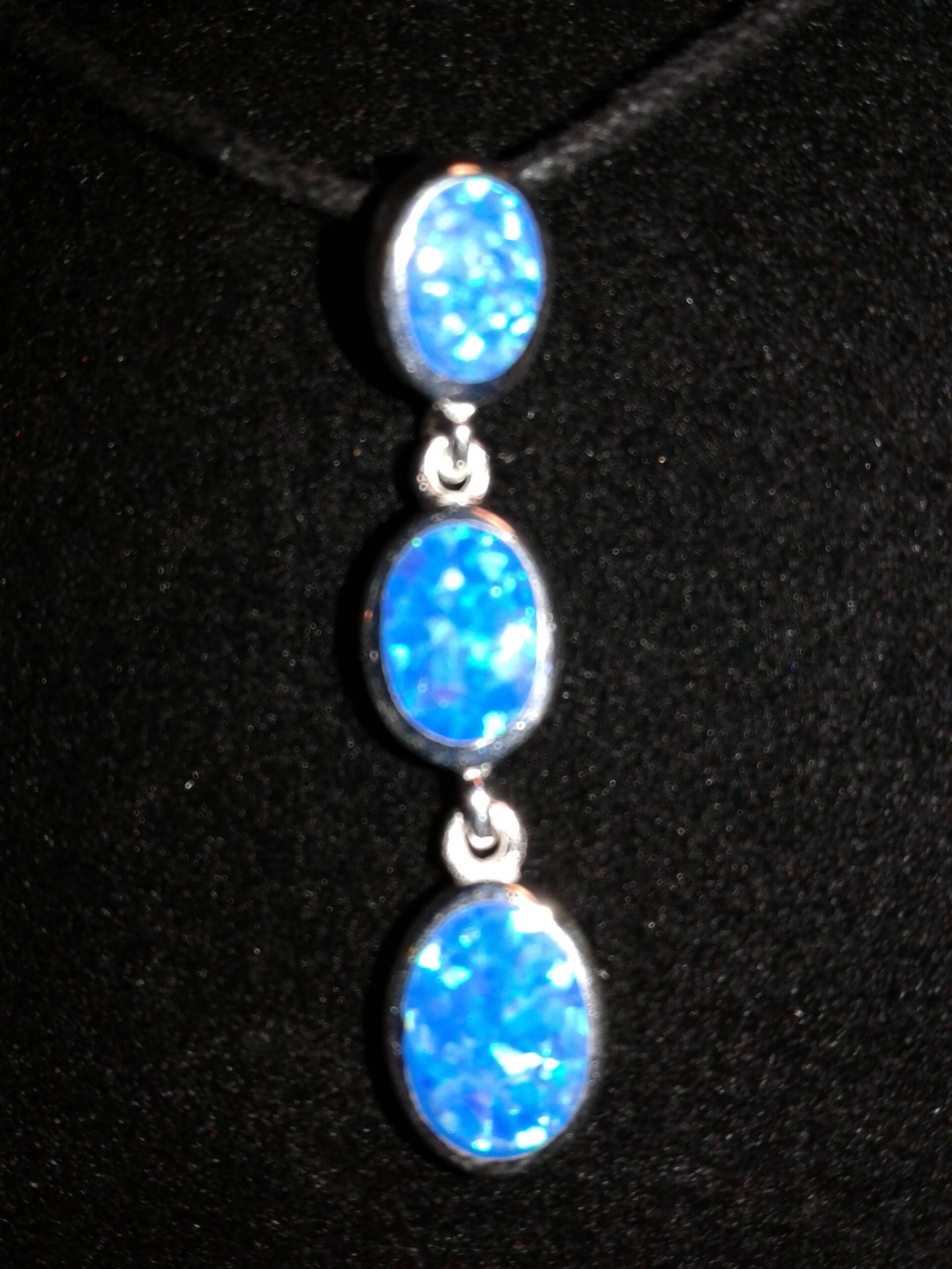 sterling Silber Blauer Opal Anhänger #132B sterling Silber Blauer Opal Anhänger #132B von JewelryTreeShop