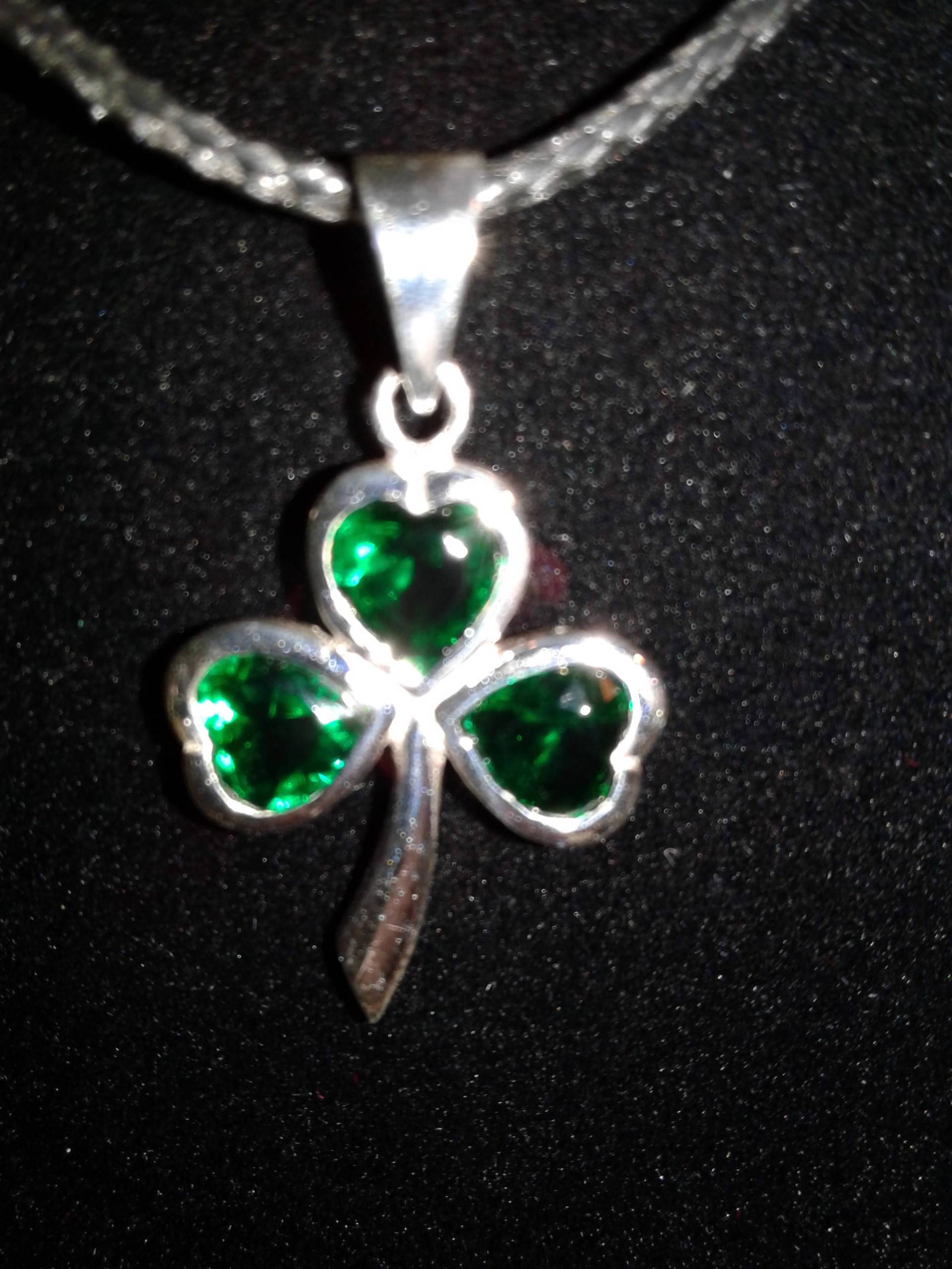 sterling Silber Klee Mit Grünen Kristall sterling Silber Klee Mit Grünen Kristall von JewelryTreeShop