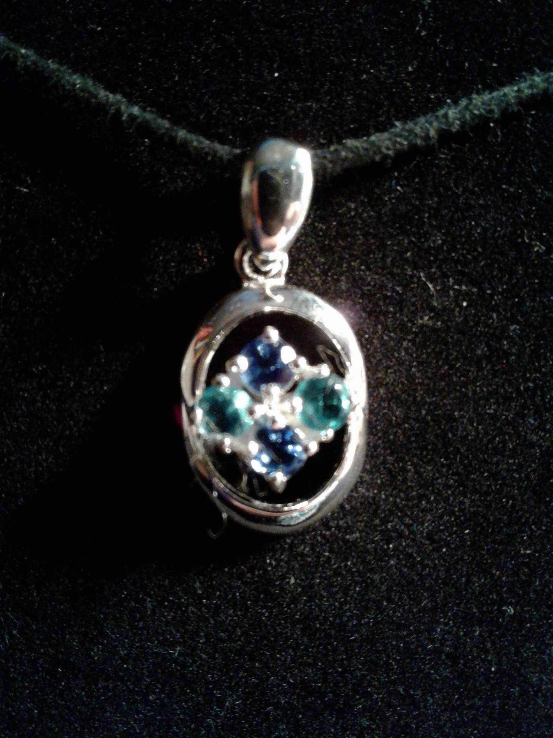 sterling Silber Ovale Anhänger Mit Hellen Und Dunklen Blauen Kristallen sterling Silber Ovale Anhänger Mit Hellen Und Dunklen Blauen Kristallen von JewelryTreeShop