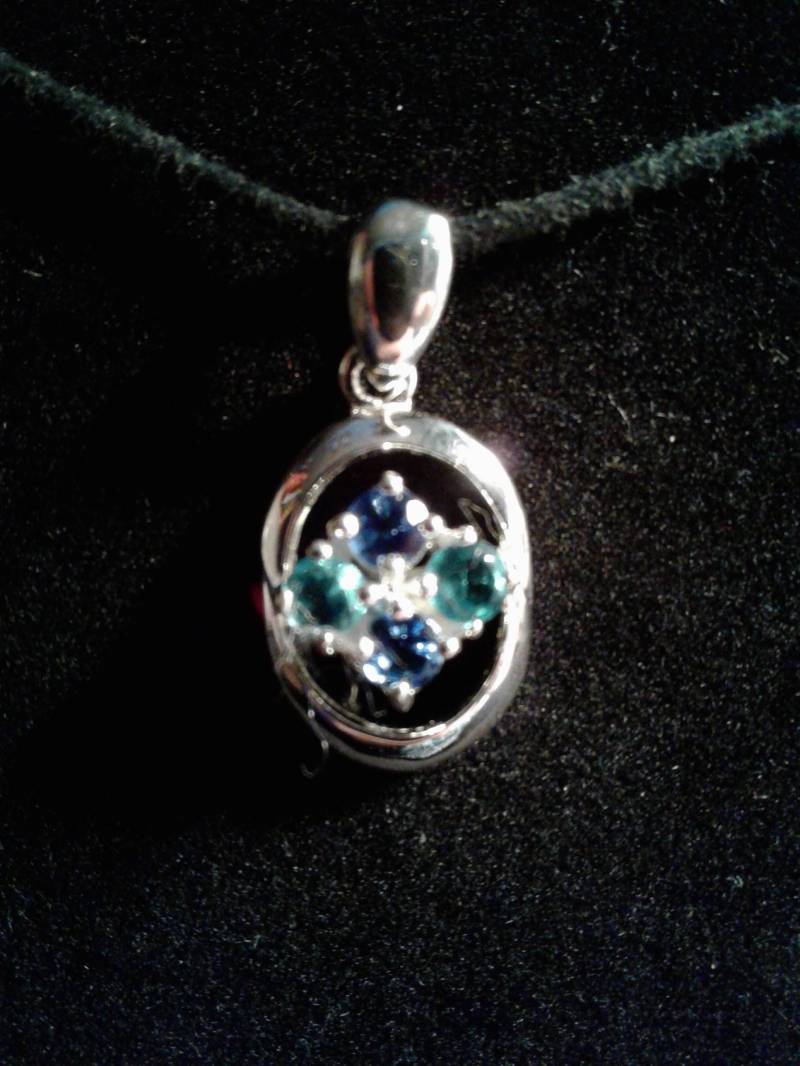 sterling Silber Ovale Anhänger Mit Hellen Und Dunklen Blauen Kristallen sterling Silber Ovale Anhänger Mit Hellen Und Dunklen Blauen Kristallen von JewelryTreeShop