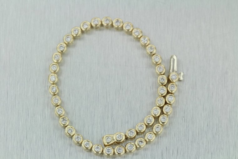 1.47 Carat F Vs2/Si1 Diamant Tennis Armband in 14K Gelbgold Lünette von JewelryULoveByAby