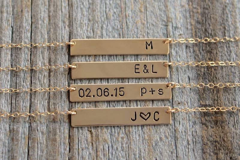 Bar Halskette, Namen Gold Filled Initial Personalisierte Layering Hand Gestempelt Brautjungfern Geschenke von JewelryVV