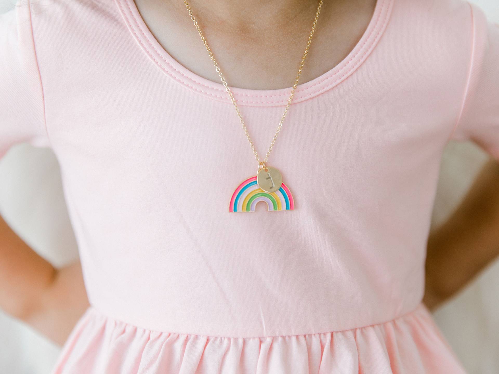 Kinder Regenbogen Initial Halskette, Kleine Mädchen Brief Beste Freundin Geschenk, Personalisierte Schmuck Für Tochter Und Enkelin von JewelryVV