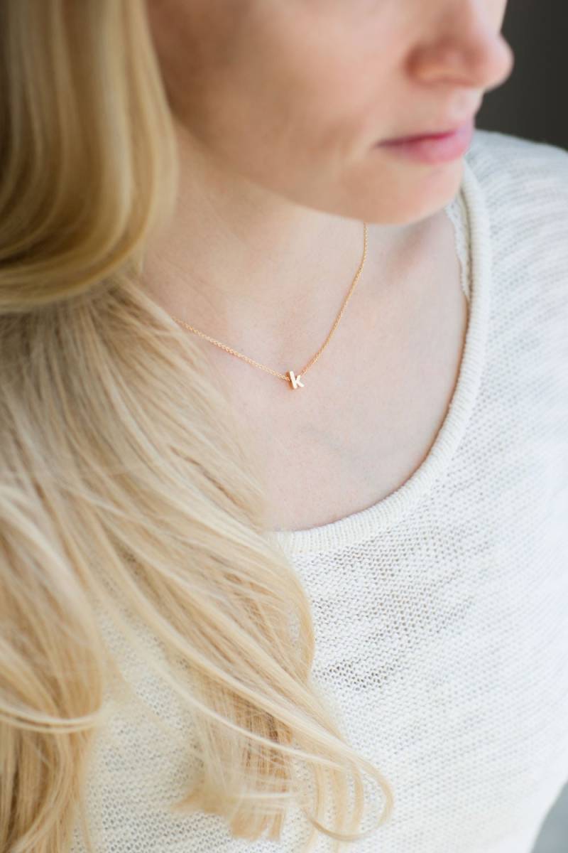 Damen Initial Halskette, Personalisierte Gold Silber Kleinbuchstabe Halskette Für Mädchen, Namen Benutzerdefinierte Anfang Anhänger, Schmuck Geschenk von JewelryVV