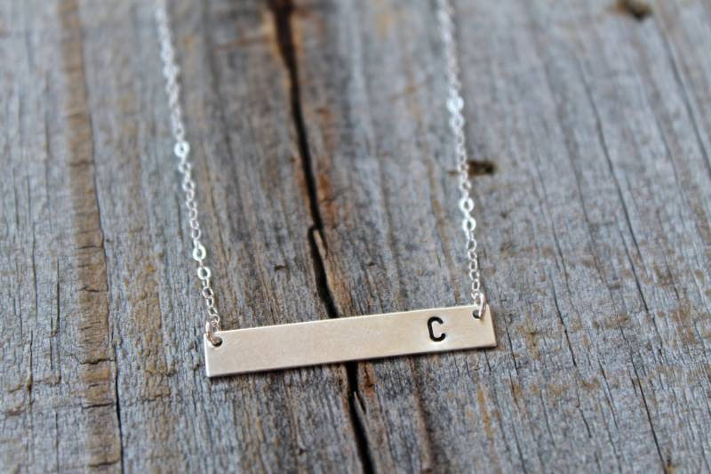 sterling Silber Bar Initial Halskette - Personalisierte Hand Gestempelt Brautjungfer Geschenk Jeden Tag Einfache von JewelryVV