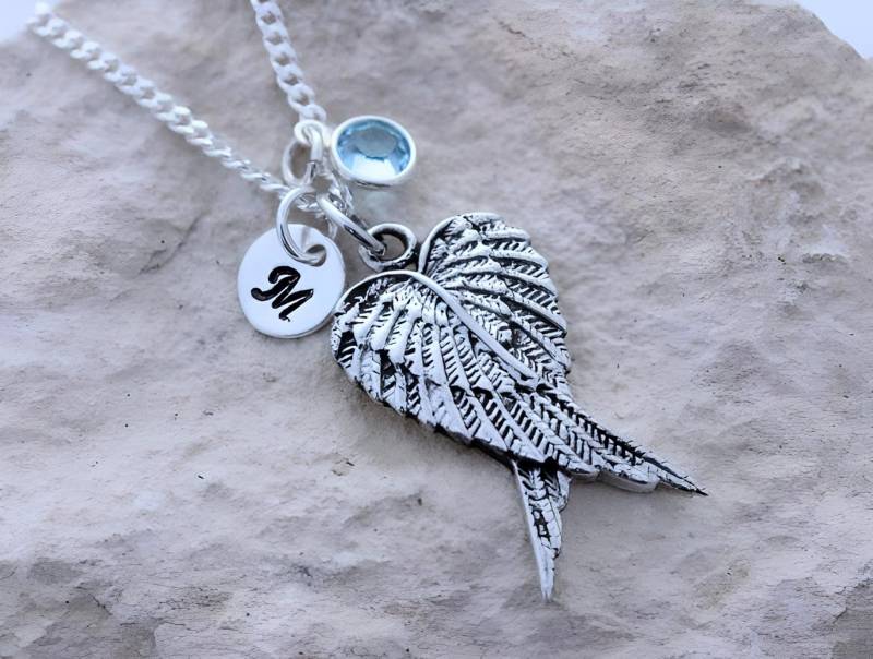 Doppel-Wing Anhänger Halskette Sterling Silber Flügel Halskette. Angepasste Geburtsstein Und Initiale, Wählen Sie Kette Guandian Angel Wings 32 X von JewelryWithAMeaning