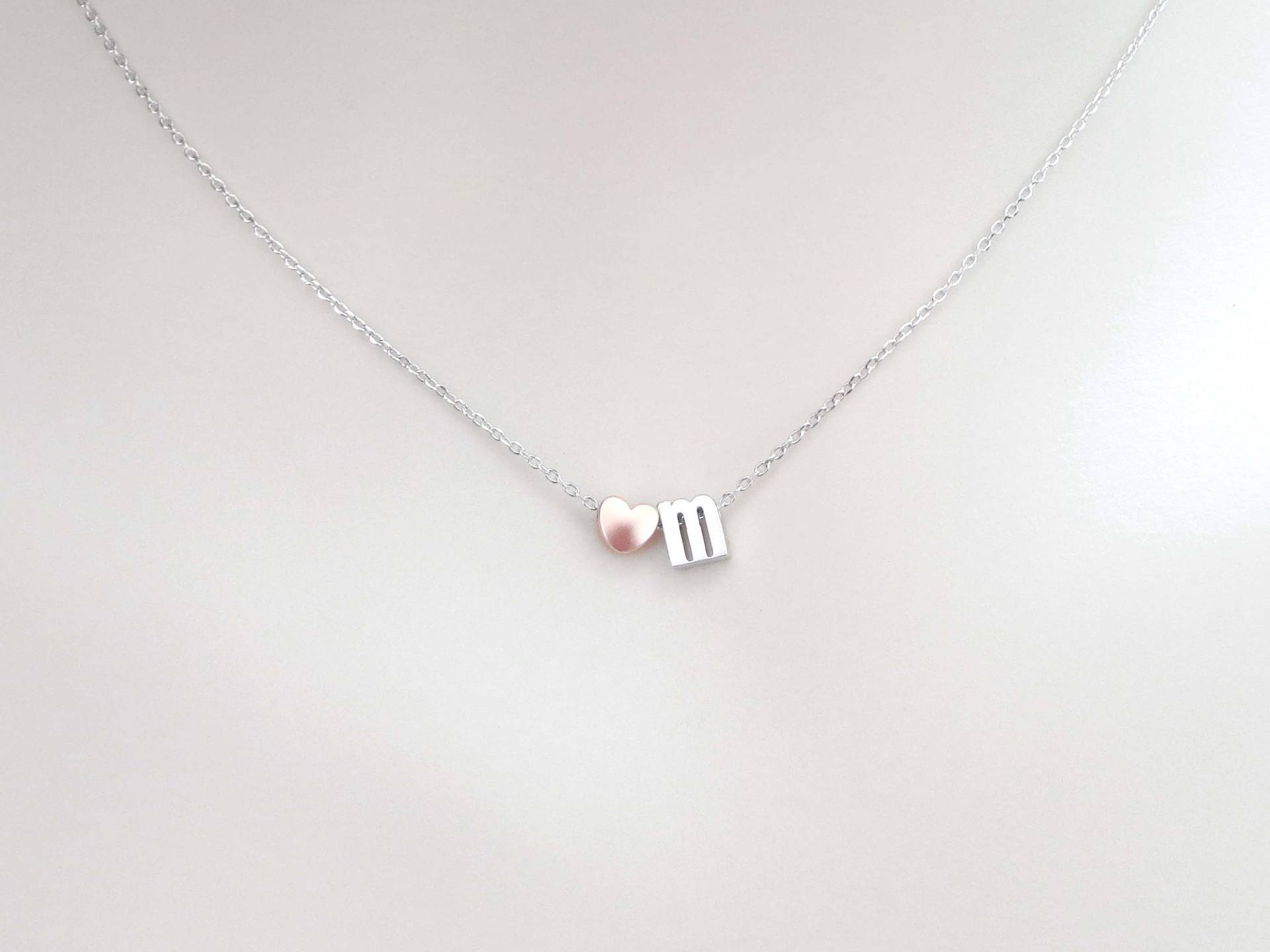 Personalisierte Halskette Kleinbuchstaben Initial + Rose Gold Herz Geschenk Für Sie Ihn Mutter Oma Muttertagsgeschenk von Jewelrybank