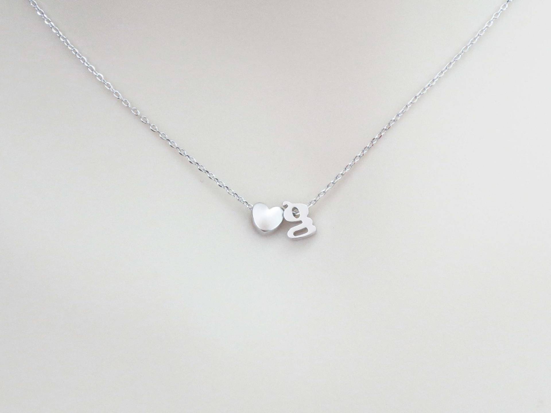 Personalisierte Kleinbuchstabe Und Herz Halskette, Gold/Silber Kleine Buchstabe + Beste Freundin Mutter Geschenk von Jewelrybank