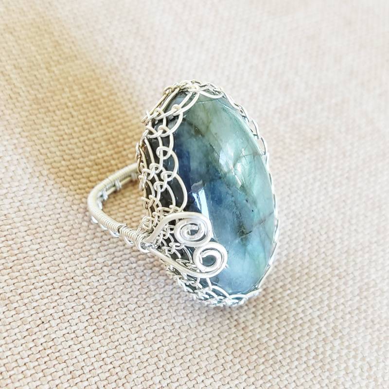 Ring Mit Labradorit-Silberdraht Umwickelt, Größe 18 Ring Mit Labradorit-Silberdraht Umwickelt, Größe 18 von JewelrybyAlinaF