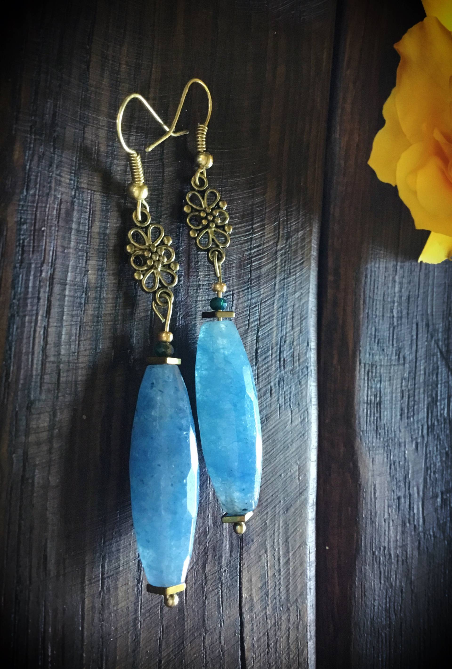 Facettierte Blaue Edelstein Ohrringe von JewelrybyAndromeda