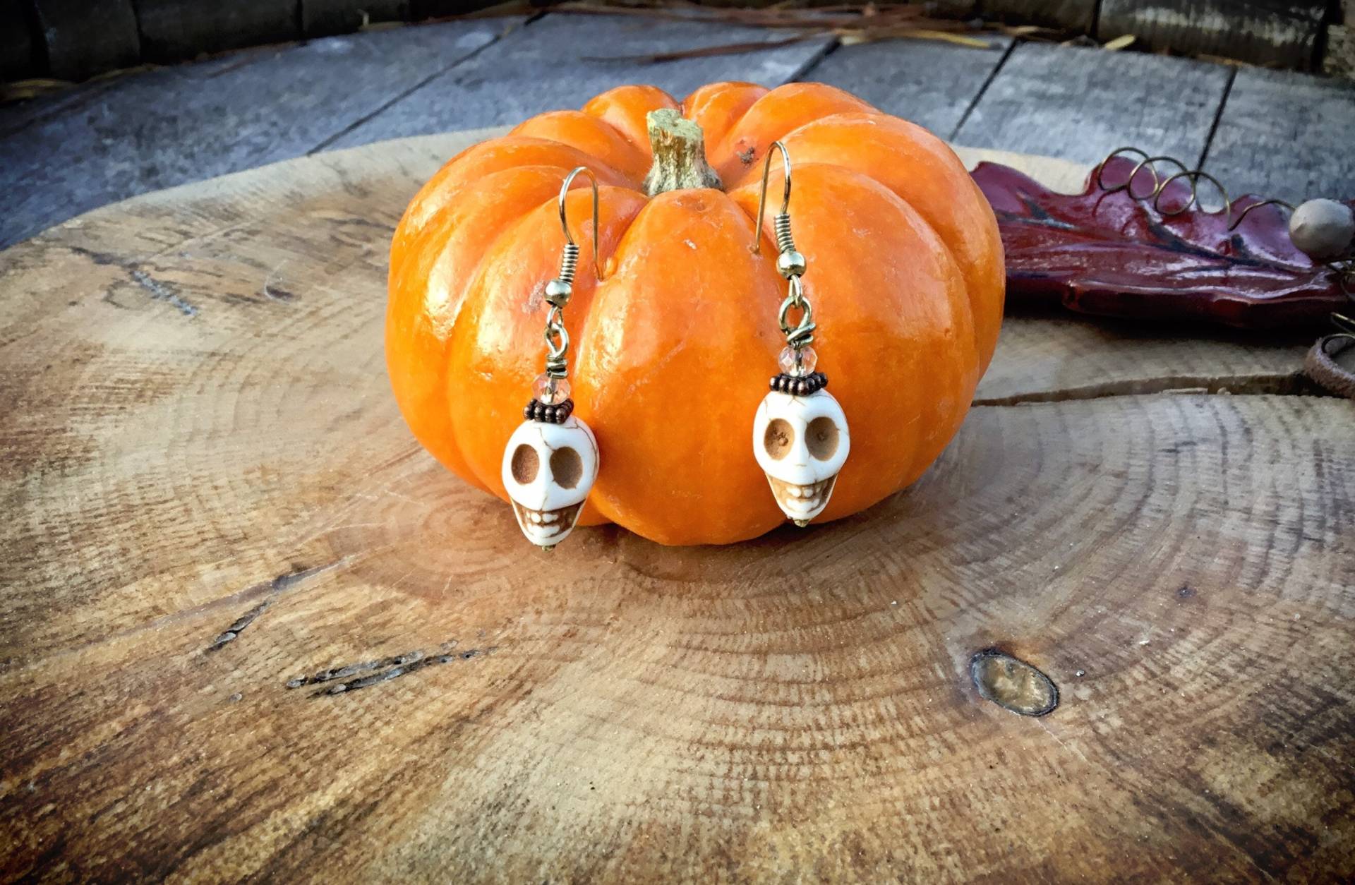 Schädel Ohrringe von JewelrybyAndromeda