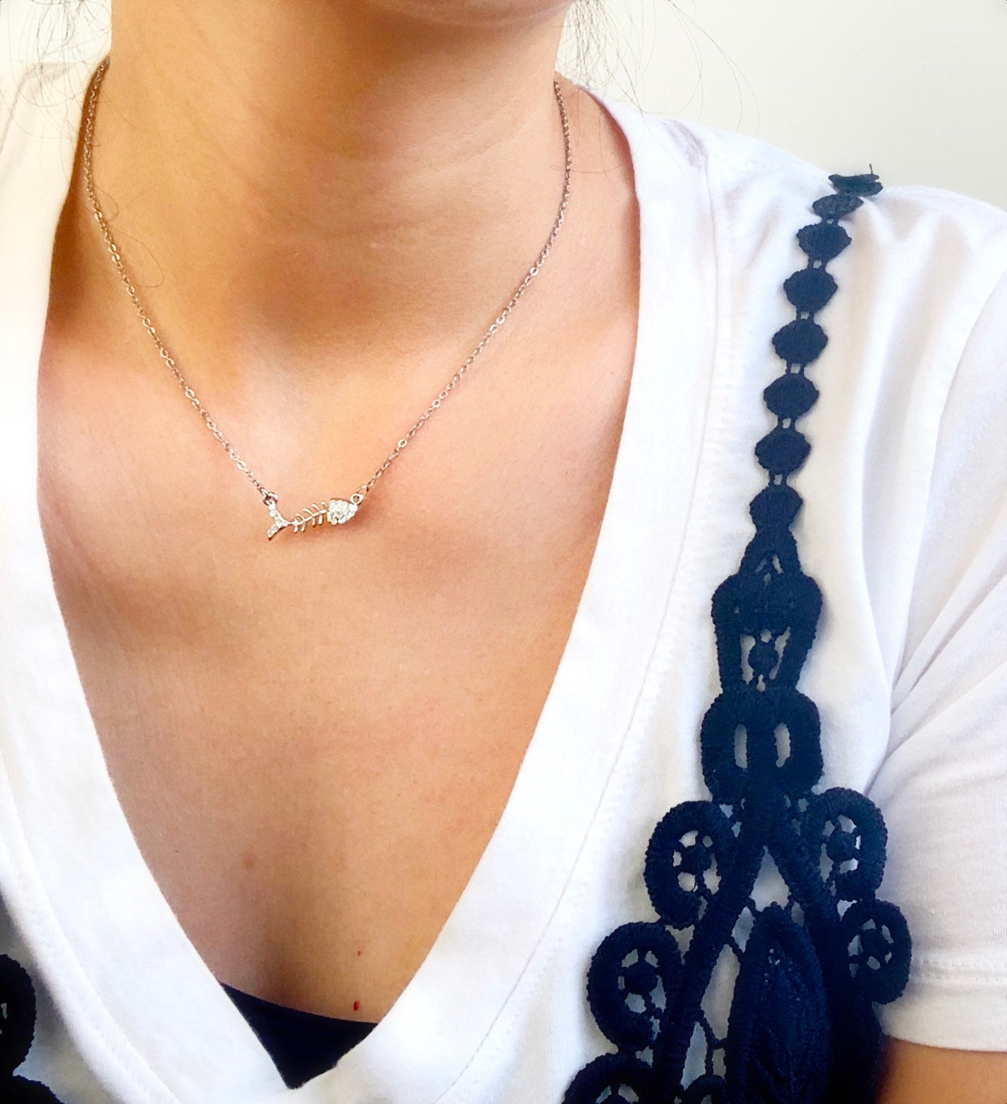Kubikzirkonia Fischgräte Halskette Edelstahl Anhänger Zierlich von JewelrybyAudev
