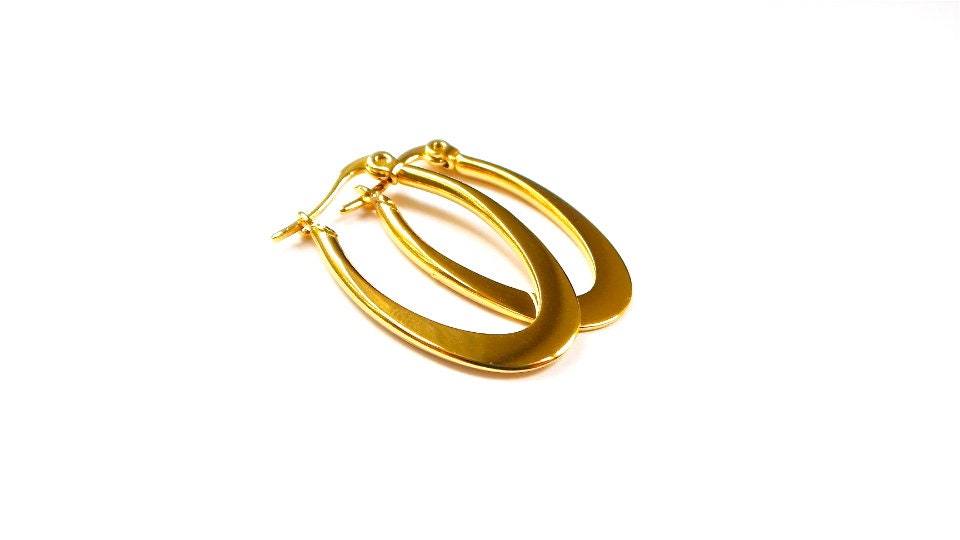 Gold Oval Hoop Ohrringe Edelstahl-Sleek Clean Dangles von JewelrybyAudev