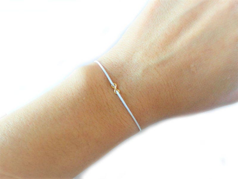 Zarte Silber Unendlichkeit Charme Weiße Schnur Armband, Paar Bff Hochzeit Geschenk, Geschenk Für Die Braut, Ihre Frau von JewelrybyAudev