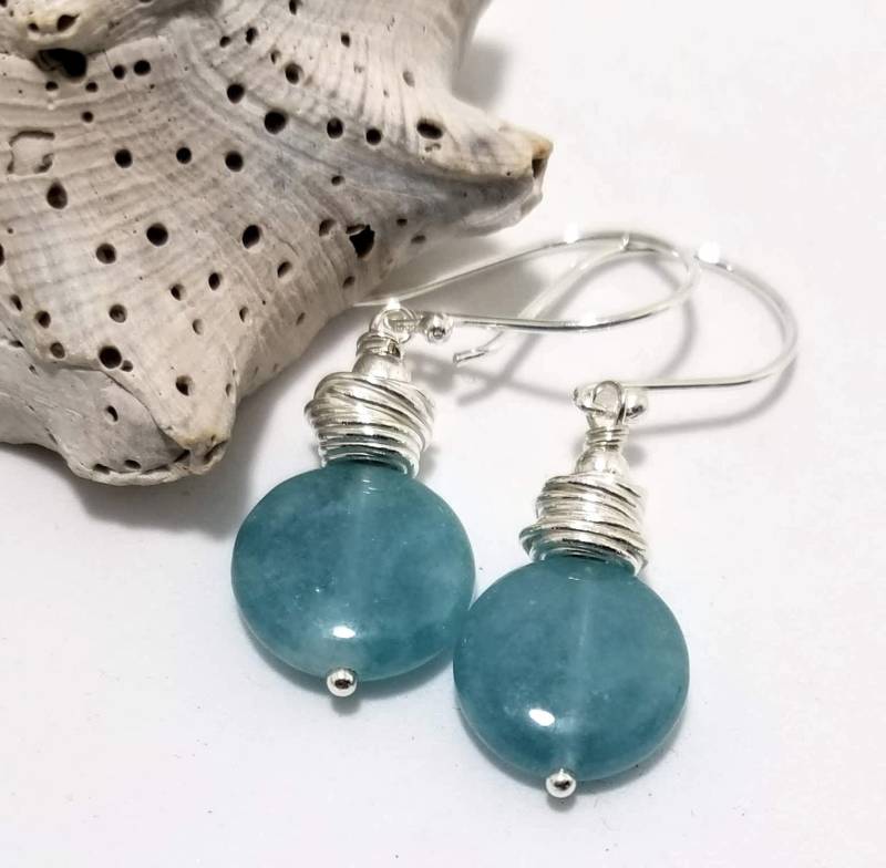 Aquamarin Semi-Precious Edelstein Baumeln Ohrringe Geschmückt W/.925 Sterling Silber #657 Aquamarin Semi-Precious Edelstein Baumeln Ohrringe Geschmückt W/.925 Sterling Silber #657 von JewelrybyGerina