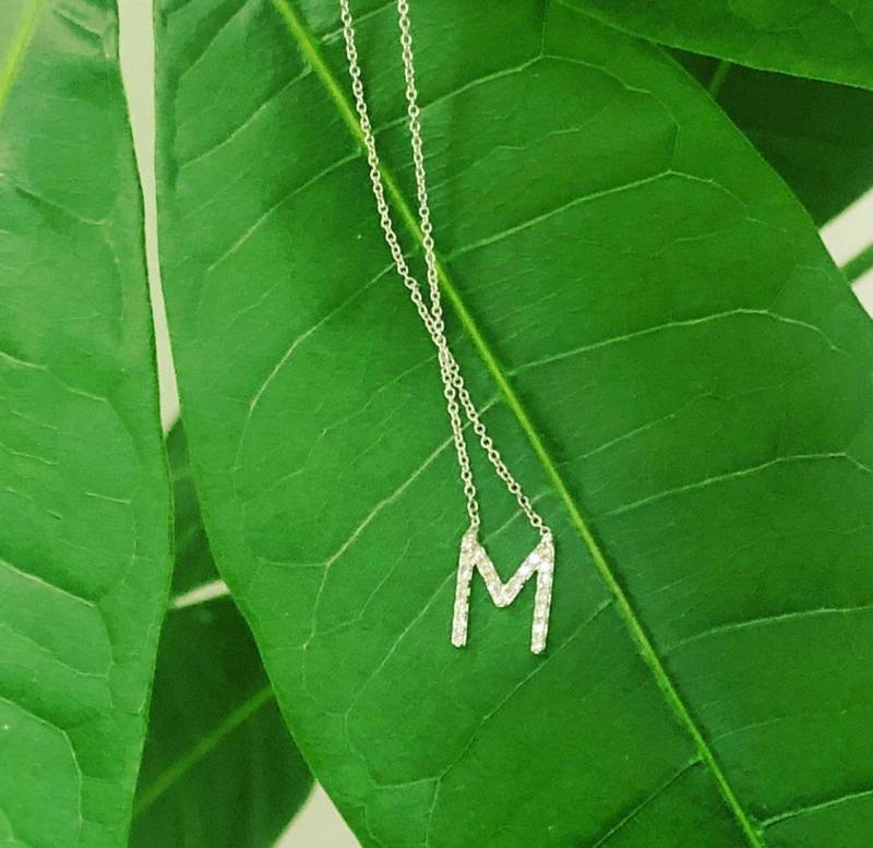 14 K Weißgold Diamant Initial Halskette, Initial, M 14K Anhänger 14 K Weißgold Diamant Initial Halskette, Initial, M 14K Anhänger von JewelrybyJSuhei