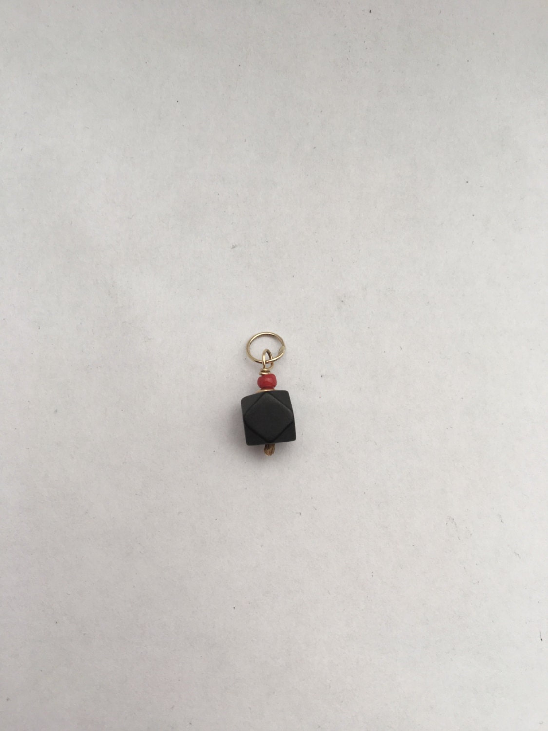 14K Gelbgold Azabache Anhänger, Und Koralle Anhänger 14K Gelbgold Azabache Anhänger, Und Koralle Anhänger von JewelrybyJSuhei