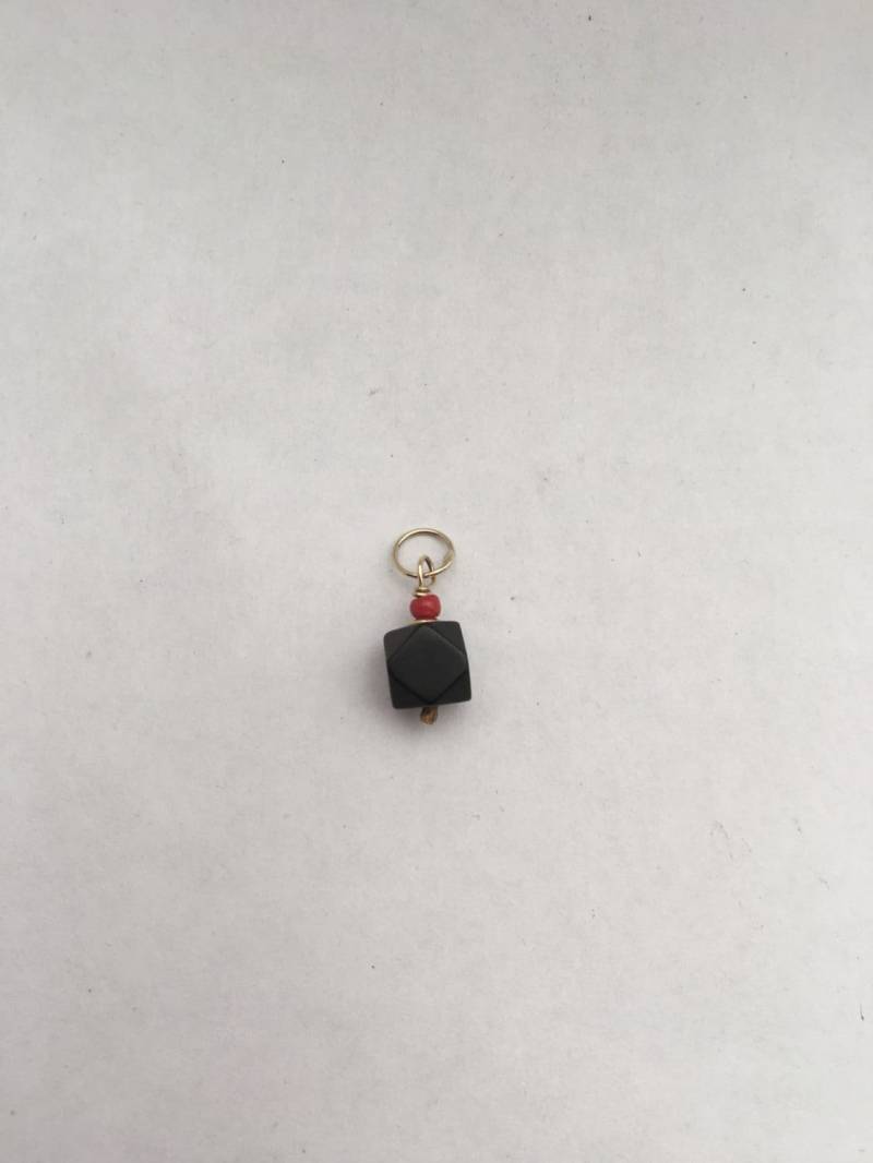 14K Gelbgold Azabache Anhänger, Und Koralle Anhänger 14K Gelbgold Azabache Anhänger, Und Koralle Anhänger von JewelrybyJSuhei