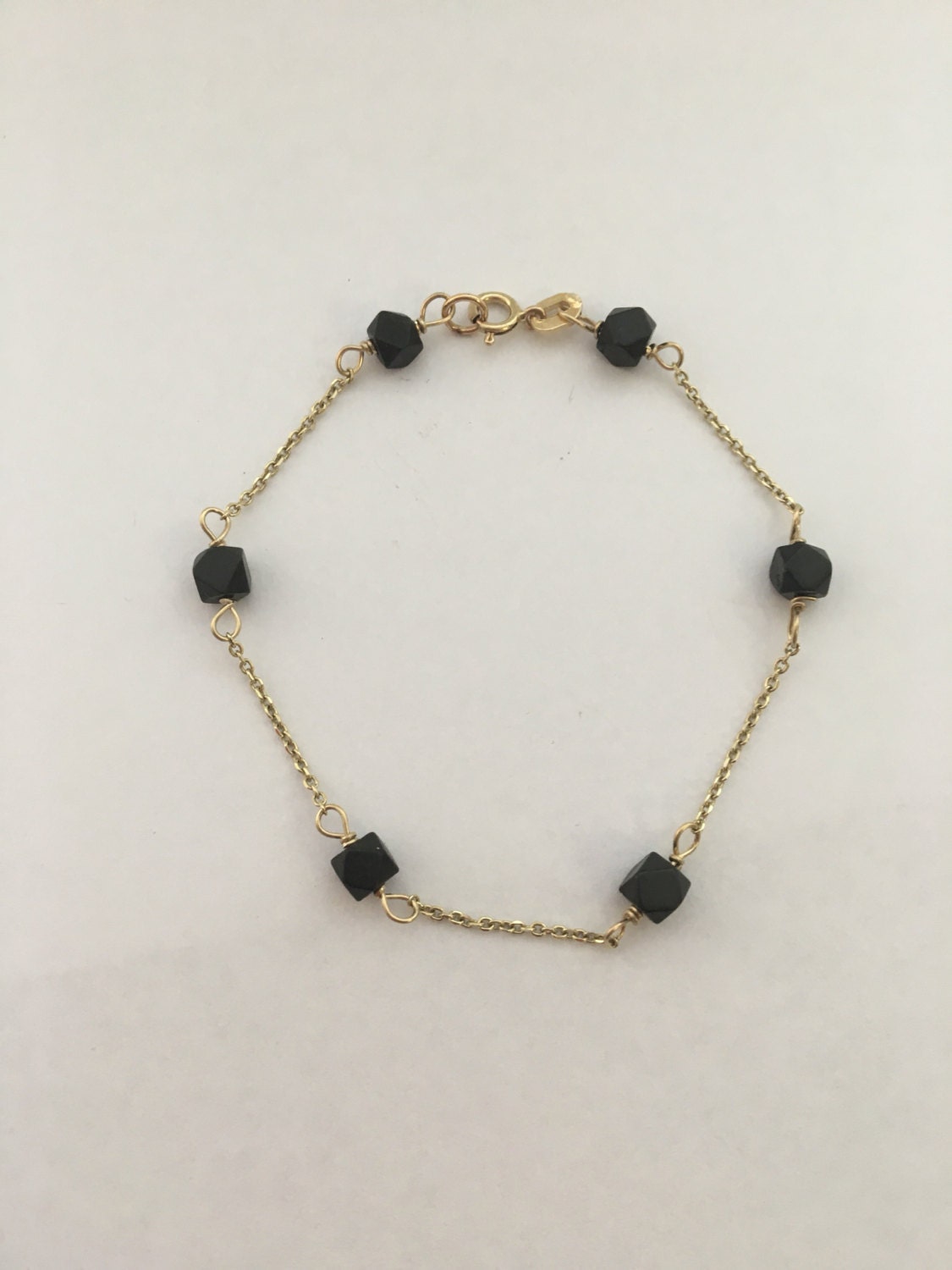 14K Gelbgold Baby Azabache Armband, Armband 14K Gelbgold Baby Azabache Armband, Armband von JewelrybyJSuhei