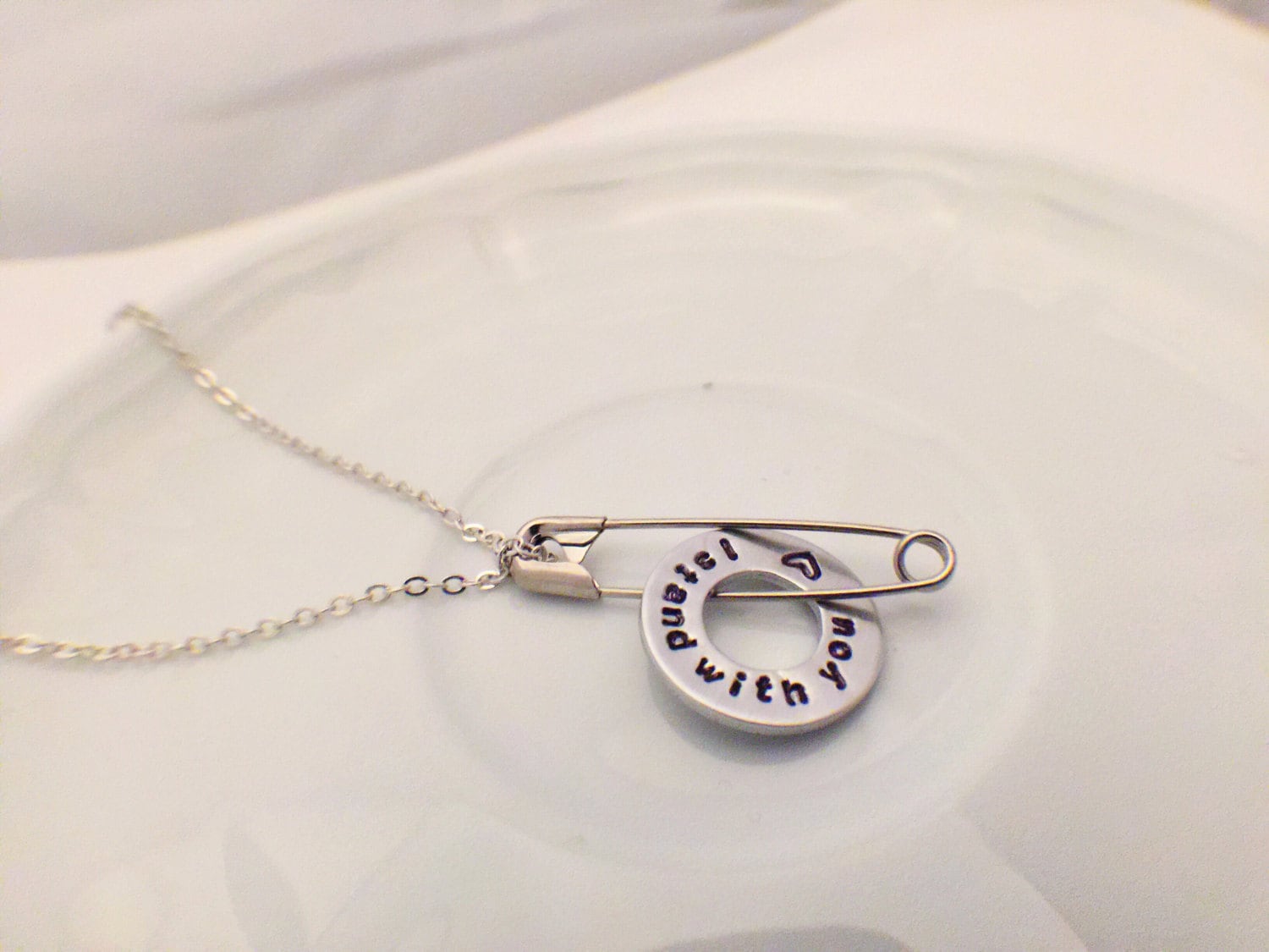 Sicherheitsnadel-Halskette Sicherheitsnadel-Halskette von JewelrybyJillyBean