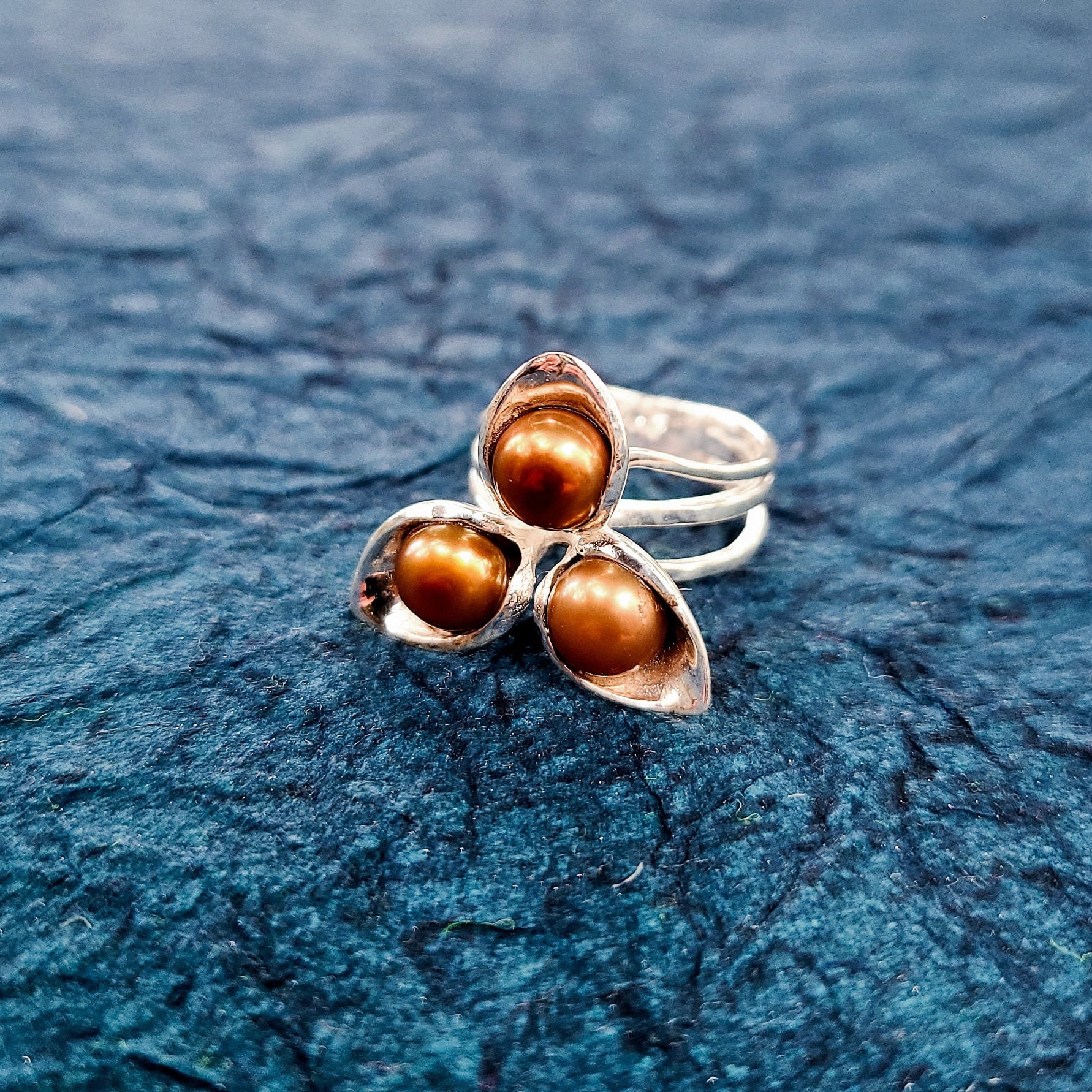 Goldene Perlen Ring Größe 8 in Sterling Silber-Perlen Schmuck-Goldene Schmuck-Perlen -Statement Ring-Bemerkenswerte Goldene Perlen Ring Größe 8 in Sterling Silber-Perlen Schmuck-Goldene Schmuck-Perlen -Statement Ring-Bemerkenswerte von JewelrybyJohnM