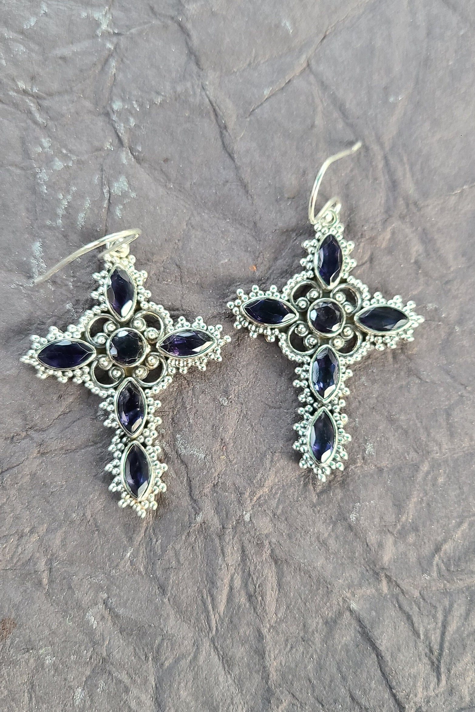 Iolith Ohrringe in Sterling Silber-Bemerkenswerte Ohrringe-Religiöse Ohrringe-Iolith Ohrringe-Silberohrringe-Iolith Schmuck-Frauen Iolith Ohrringe in Sterling Silber-Bemerkenswerte Ohrringe-Religiöse Ohrringe-Iolith Ohrringe-Silberohrringe-Iolith Schmuck-Frauen von JewelrybyJohnM