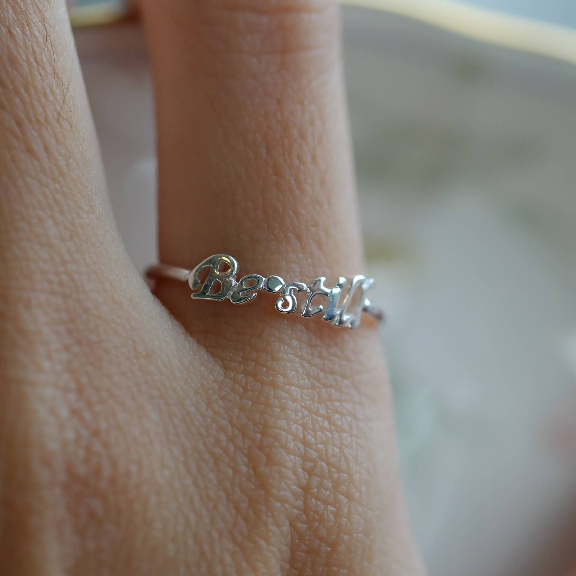Be Still Ring Sterling Silber Wort Stapelbarer Schmuck, Inspiration, Glaube, Hoffnung, Liebe Be Still Ring Sterling Silber Wort Stapelbarer Schmuck, Inspiration, Glaube, Hoffnung, Liebe von JewelrybyPITK